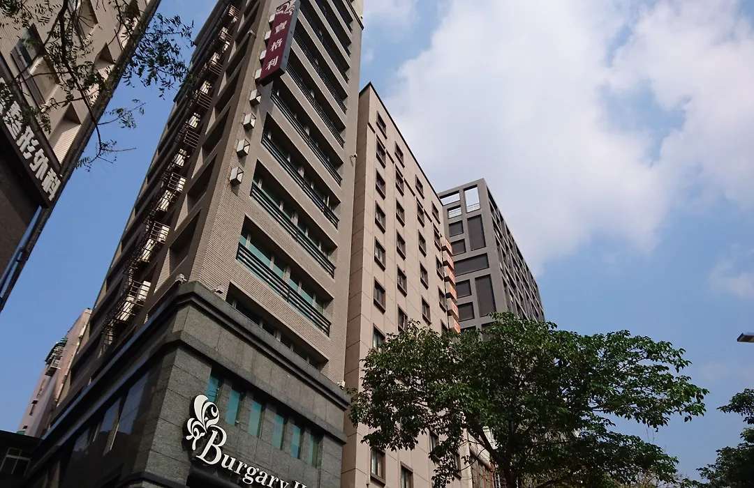 Burgary Hotel-1